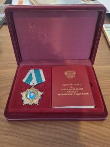 Foto da Medalha da Amizade, honraria concedida pelo governo russo ao embaixador brasileiro Carlos Paranhos ao final de sua missão em Moscou.